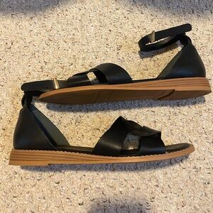 Franco Sarto flats. Beautiful black/brown combo